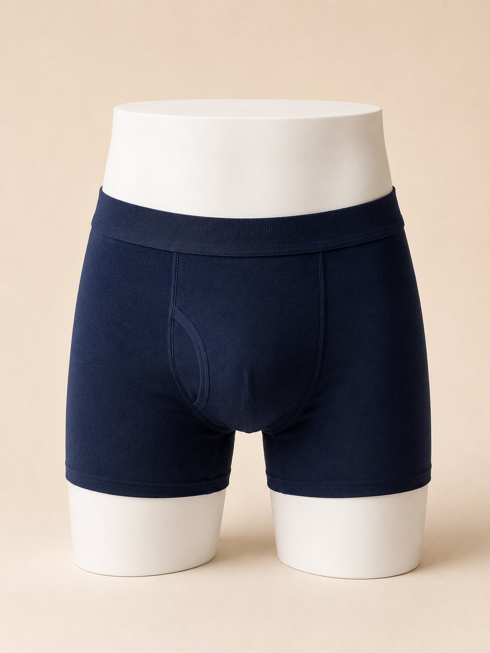 Boxer absorbant Octipa marine sur mannequin buste bas du corps