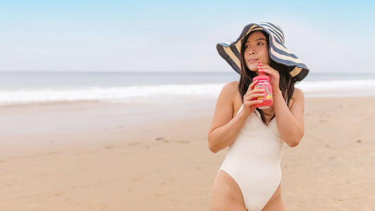 femme maillot de bain chapeau plage